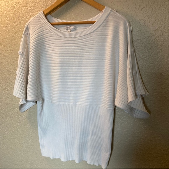 Joseph A Cream Sweater Beautiful button accents down sleeves - Picture 1 of 3